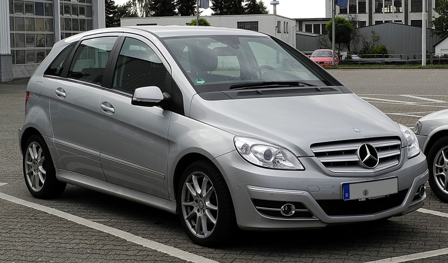 Mercedes-Benz_B_180_(T_245,_Facelift)_–_Frontansicht,_10._Juli_2011,_Velbert